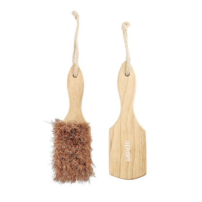 Sande™ Sand Brush showing top view of rubberwood handle with white printed logo and natural coconut and jute fibre bristles for easy sand removal.